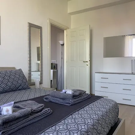 Small Terrace Flat - Fast Wifi- Netflix - Corvetto Metro Stop At 50 Mt - 15 Minutes To Duomo Center