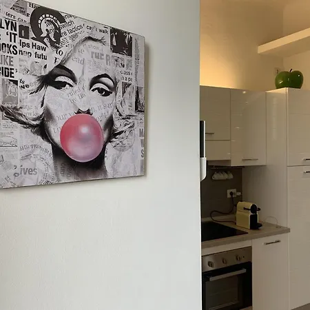 Small Terrace Flat - Fast Wifi- Netflix - Corvetto Metro Stop At 50 Mt - 15 Minutes To Duomo Center Milão