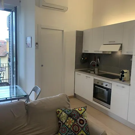 Small Terrace Flat - Fast Wifi- Netflix - Corvetto Metro Stop At 50 Mt - 15 Minutes To Duomo Center