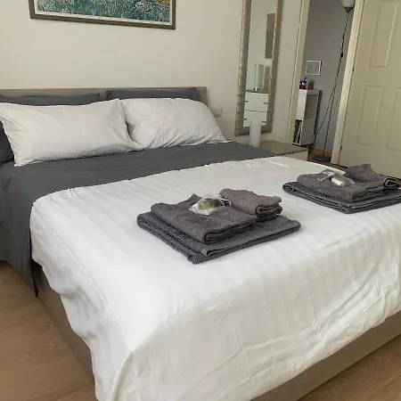 Apartamento Small Terrace Flat - Fast Wifi- Netflix - Corvetto Metro Stop At 50 Mt - 15 Minutes To Duomo Center