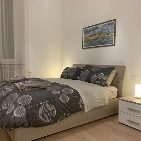 Small Terrace Flat - Fast Wifi- Netflix - Corvetto Metro Stop At 50 Mt - 15 Minutes To Duomo Center Milão