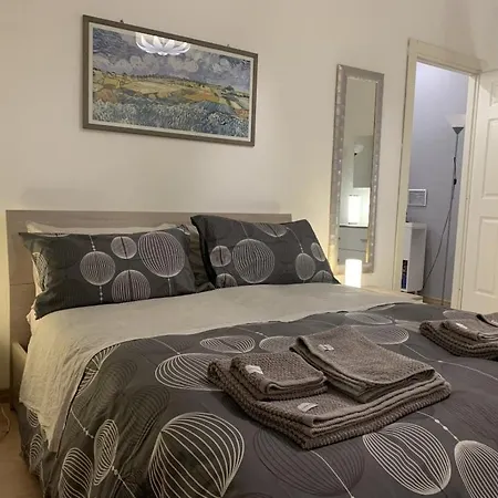 Small Terrace Flat - Fast Wifi- Netflix - Corvetto Metro Stop At 50 Mt - 15 Minutes To Duomo Center