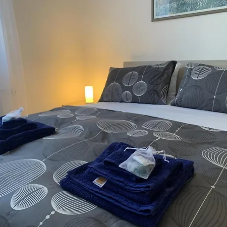 Small Terrace Flat - Fast Wifi- Netflix - Corvetto Metro Stop At 50 Mt - 15 Minutes To Duomo Center Apartamento Milão