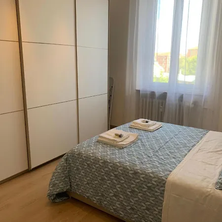 Apartamento Small Terrace Flat - Fast Wifi- Netflix - Corvetto Metro Stop At 50 Mt - 15 Minutes To Duomo Center *