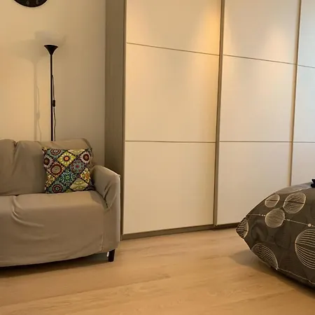 Small Terrace Flat - Fast Wifi- Netflix - Corvetto Metro Stop At 50 Mt - 15 Minutes To Duomo Center