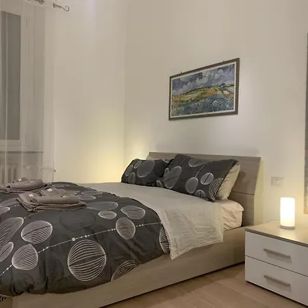 Apartamento Small Terrace Flat - Fast Wifi- Netflix - Corvetto Metro Stop At 50 Mt - 15 Minutes To Duomo Center *