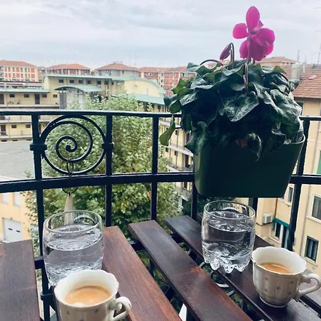 Small Terrace Flat - Fast Wifi- Netflix - Corvetto Metro Stop At 50 Mt - 15 Minutes To Duomo Center Apartamento Milão