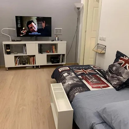 Small Terrace Flat - Fast Wifi- Netflix - Corvetto Metro Stop At 50 Mt - 15 Minutes To Duomo Center