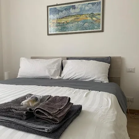 Small Terrace Flat - Fast Wifi- Netflix - Corvetto Metro Stop At 50 Mt - 15 Minutes To Duomo Center Milão