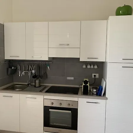 Apartamento Small Terrace Flat - Fast Wifi- Netflix - Corvetto Metro Stop At 50 Mt - 15 Minutes To Duomo Center